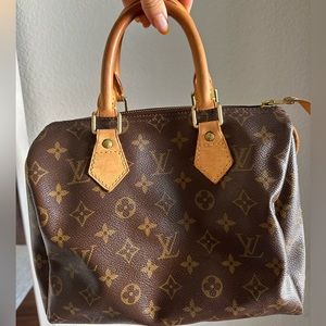 Louis Vuitton Monogram Speedy 25